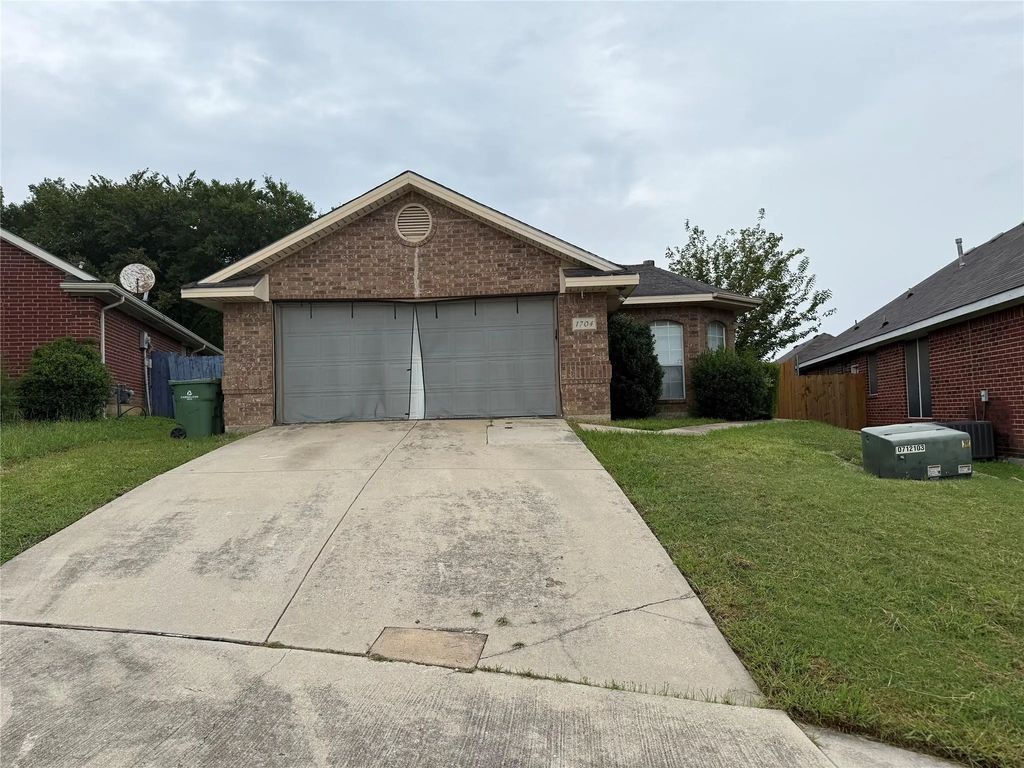 1704 Vista Verde Circle, Carrollton