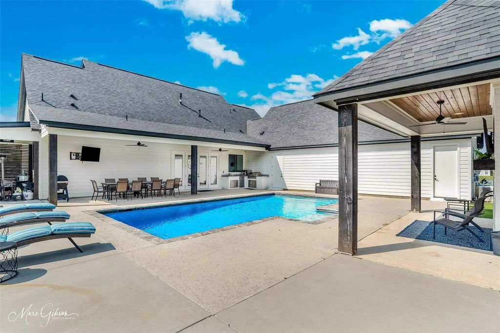 539 Bishop Pvt Drive, Stonewall
