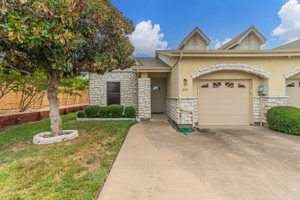 804 Beechcraft Avenue, Grand Prairie