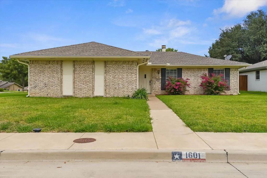 1601 Cecil Drive, Carrollton