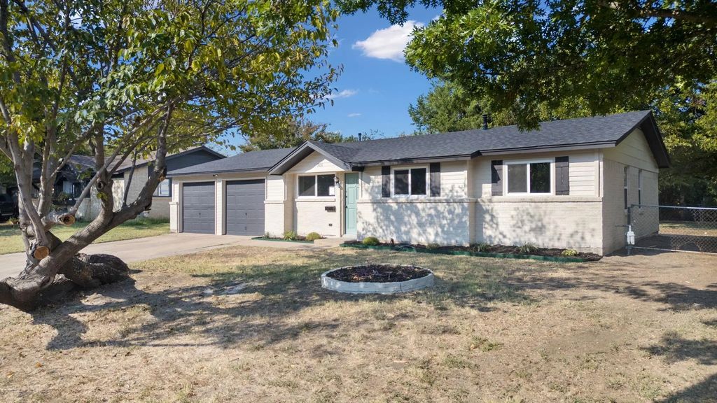 300 Nw Summercrest Boulevard, Burleson