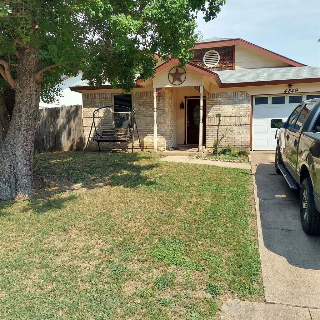 4849 Thistledown Drive, Fort Worth