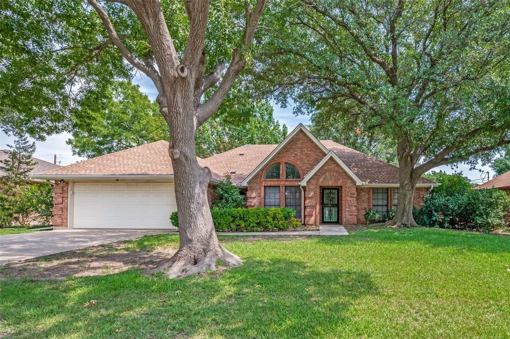 5708 Guadalajara Drive, North Richland Hills