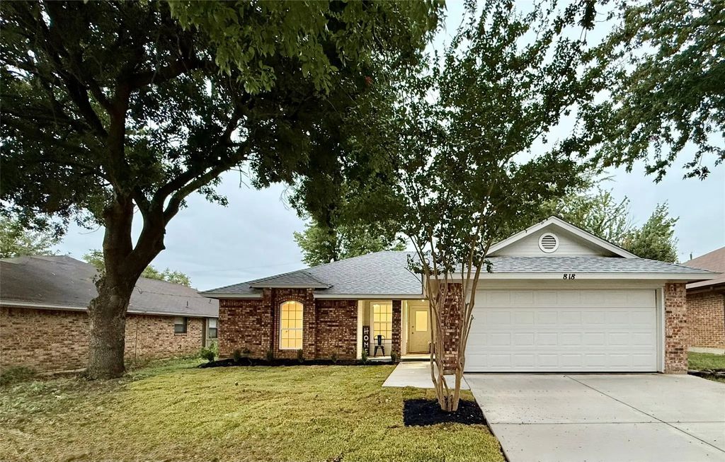 818 Wind Brooke Drive, Arlington