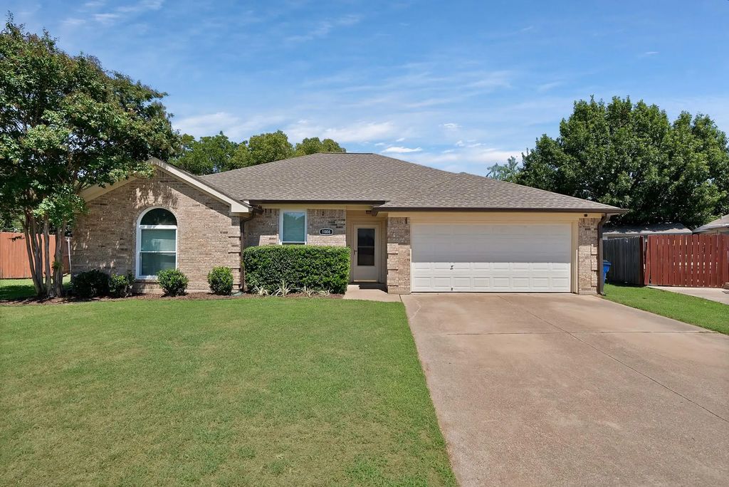 1008 Barbara Jean Court, Burleson