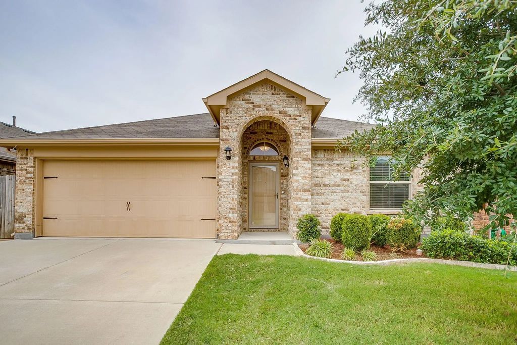 8009 Crimea Lane, Fort Worth
