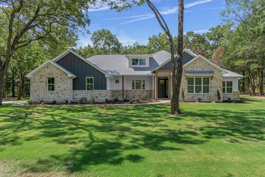 325 Legacy Lane, Edgewood