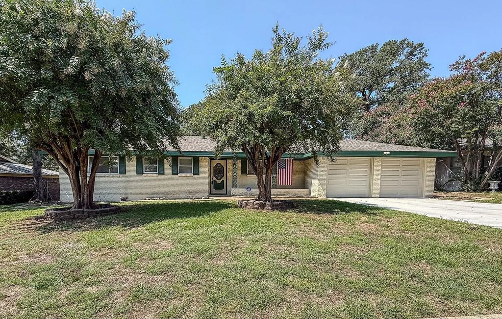 1137 Karla Drive, Hurst