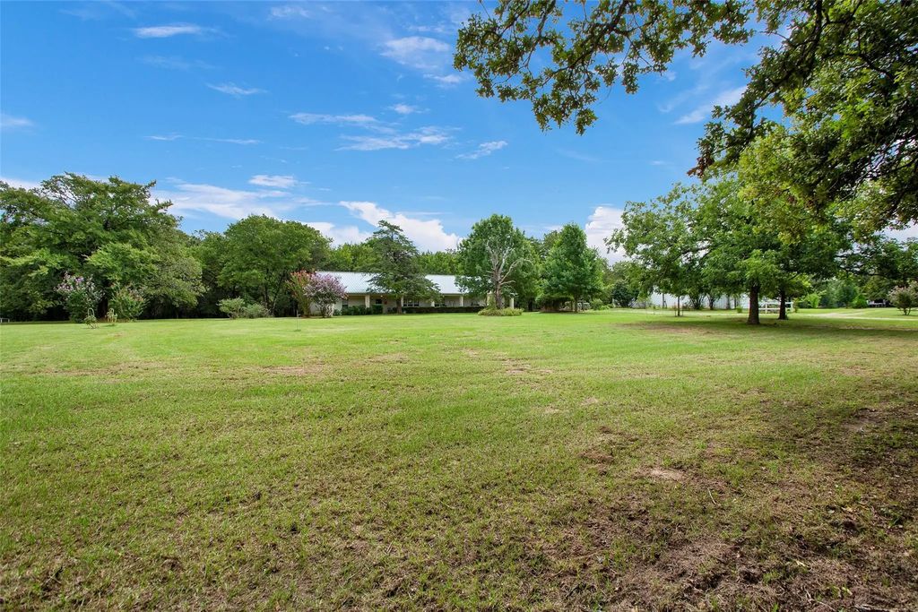 206 Clements Road, Whitesboro