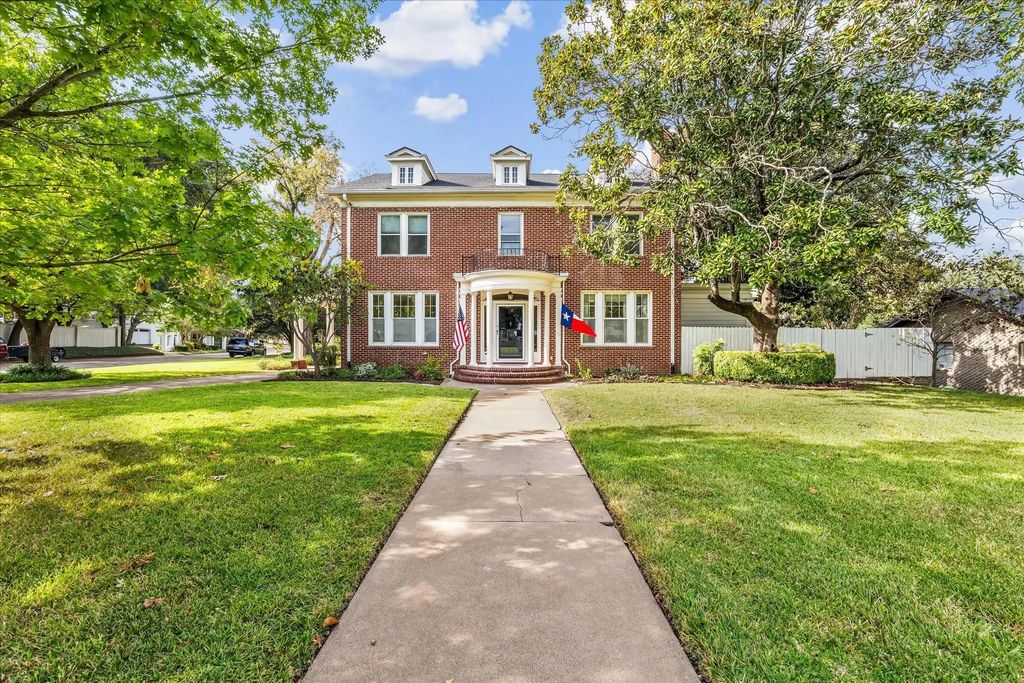 3211 Austin Avenue, Waco