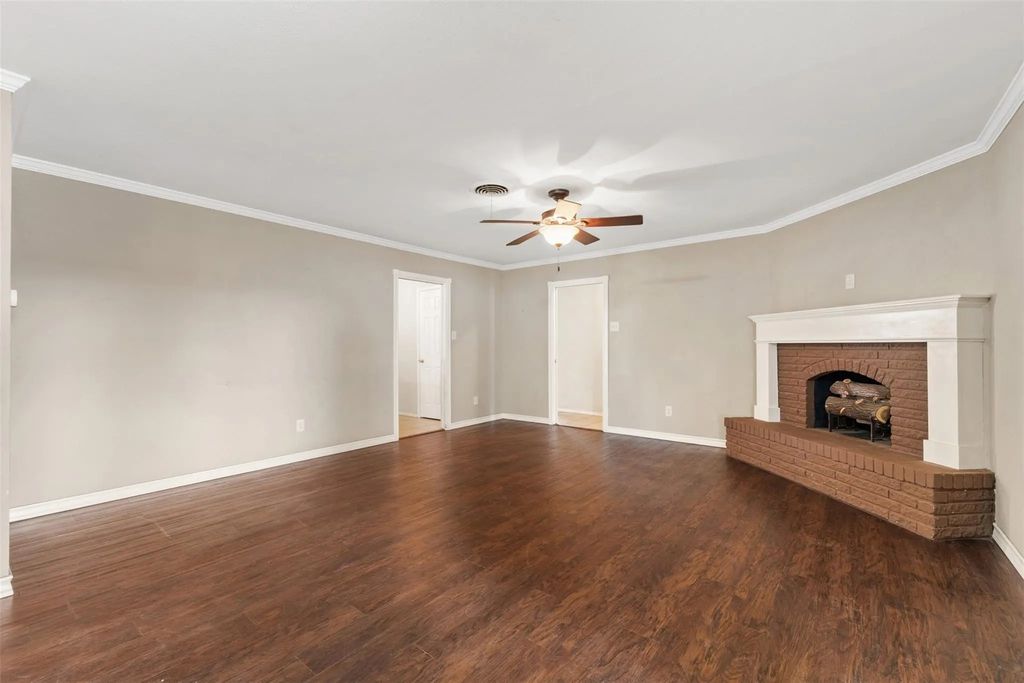 913 N Main Street, Springtown