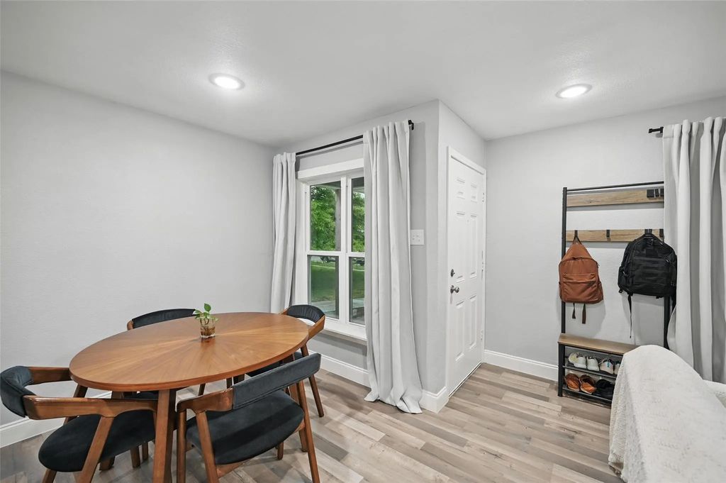 11519 Desdemona Drive, Dallas