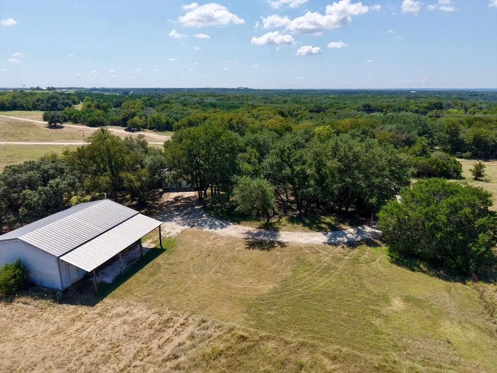 2393 Fm 708, Clifton
