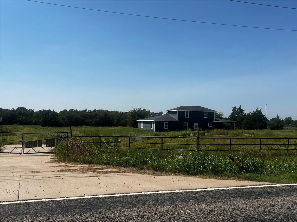 268 Farm Road 275 S, Cumby