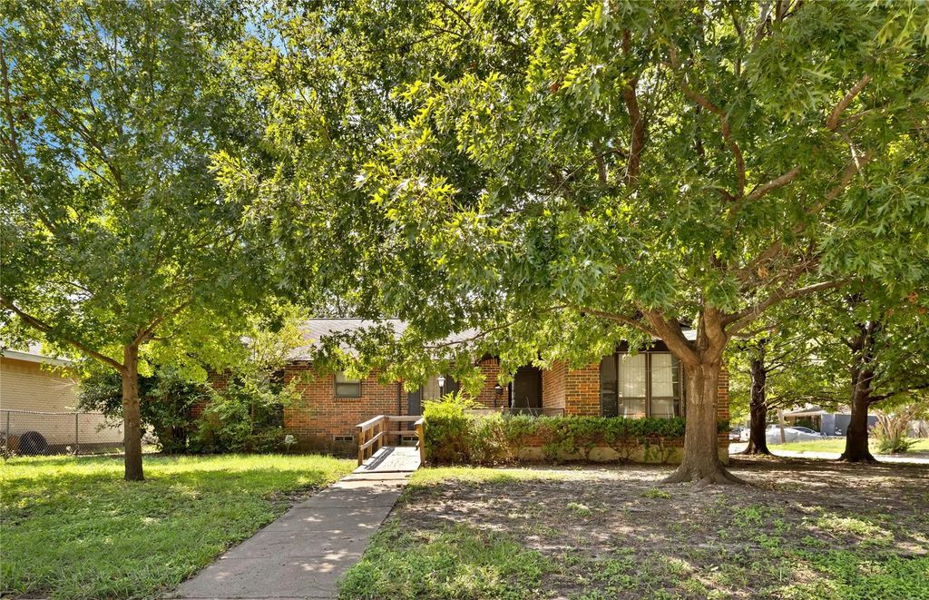 9510 Crestshire Drive, Dallas
