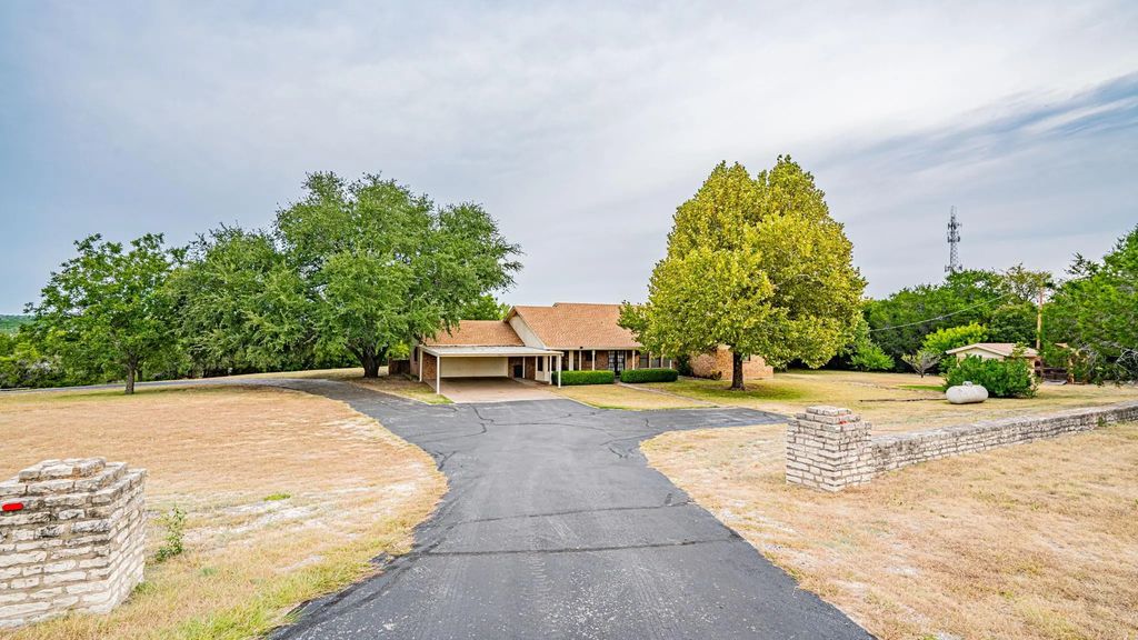 3521 Peak Road, Granbury