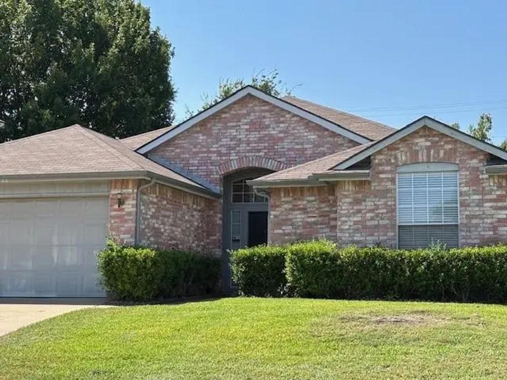 2200 Belton Drive, Arlington
