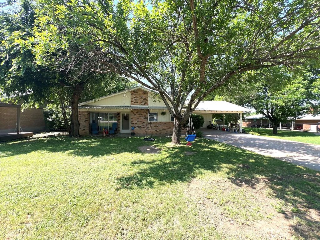 725 E 6th Street, Baird