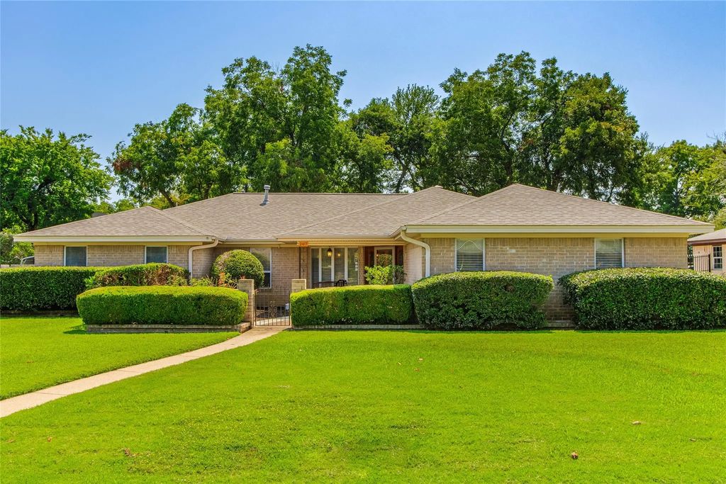 2417 Sherwood Drive, Grand Prairie