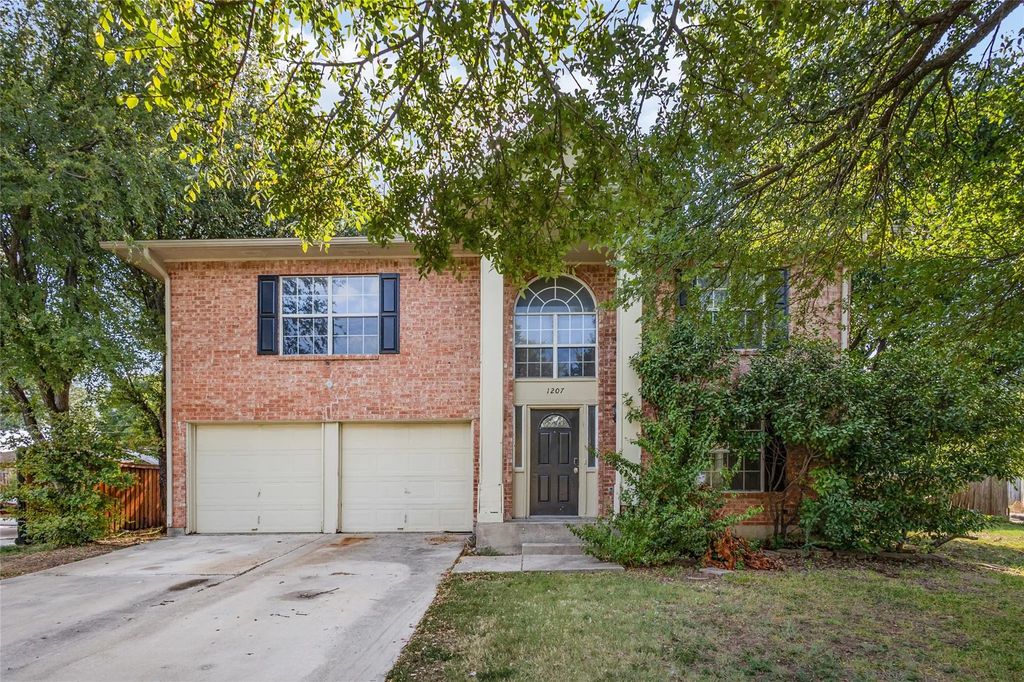 1207 Chapel Hill Drive, Mansfield