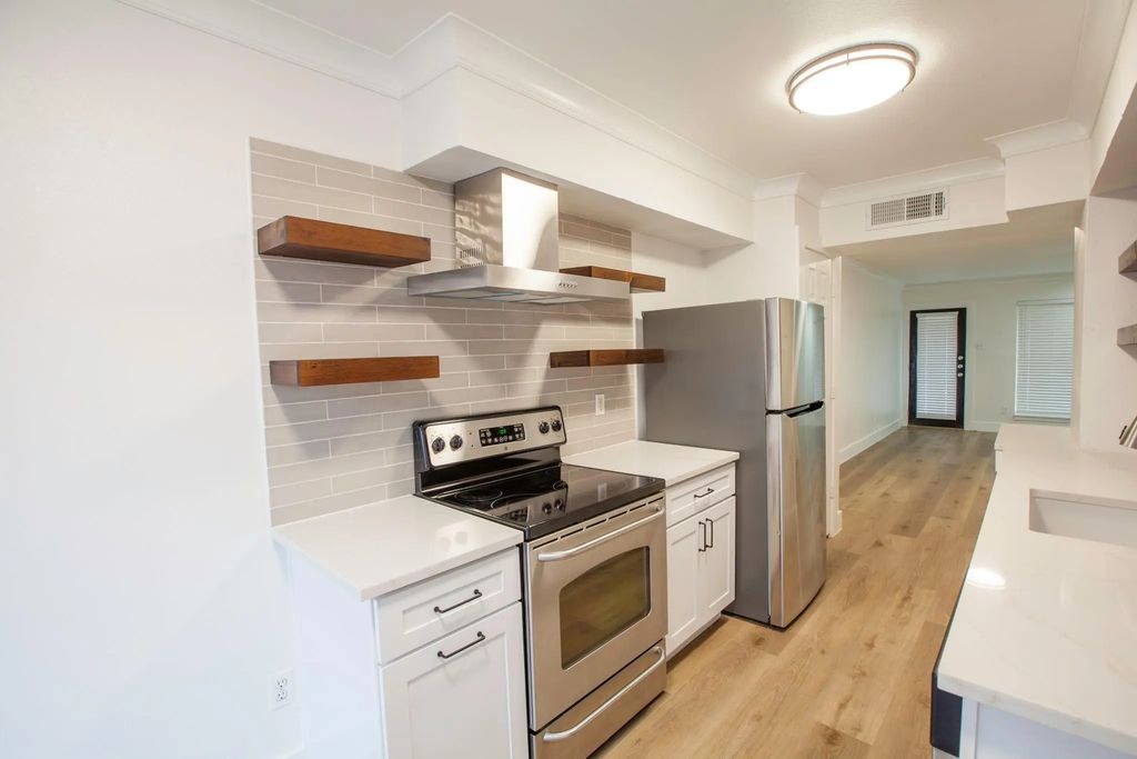 7734 Meadow Road 120, Dallas
