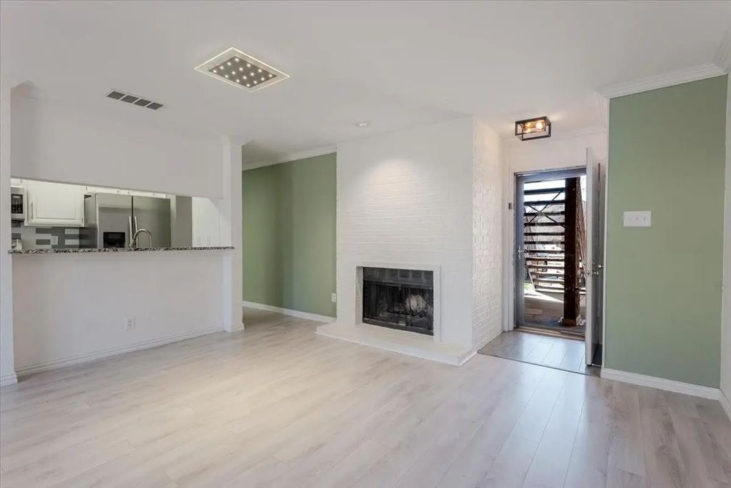 1909 Cloisters Drive 1011, Arlington
