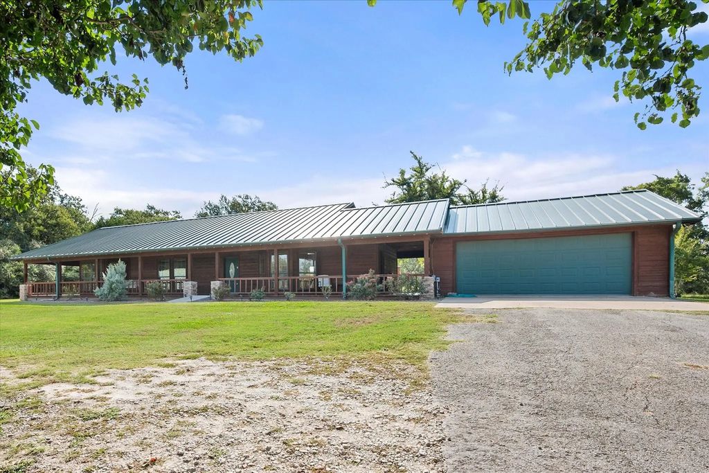 275 State Highway 164, Donie