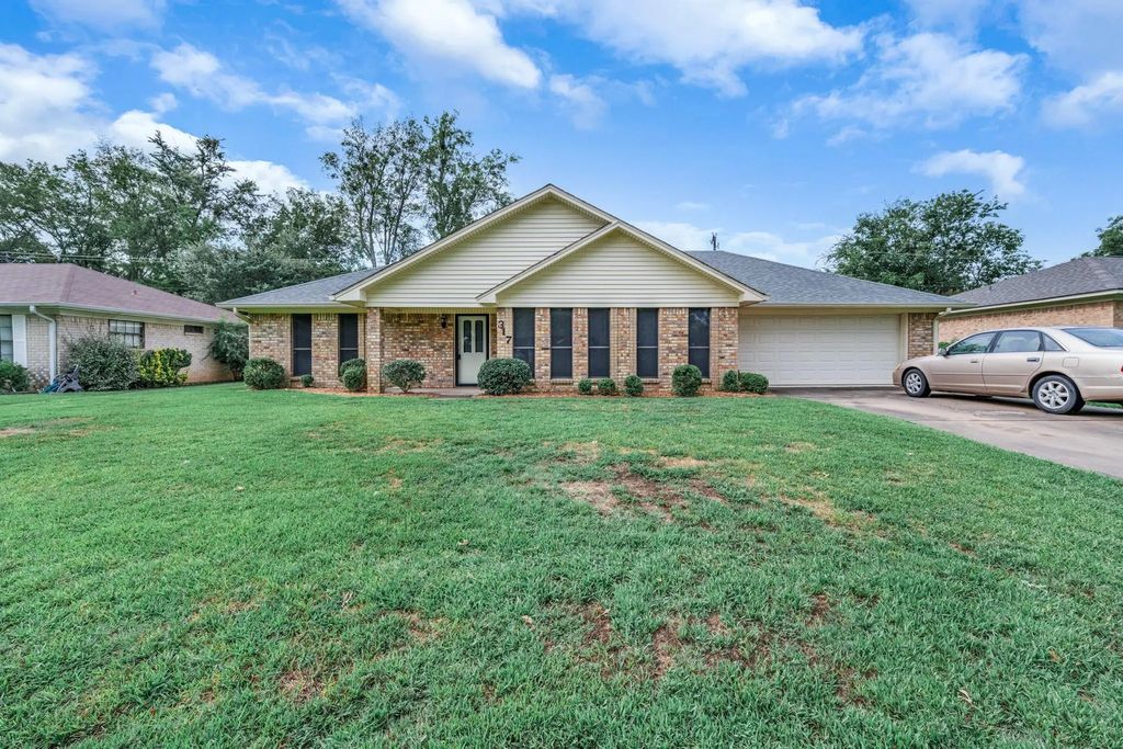 317 Hollie Circle, Sulphur Springs