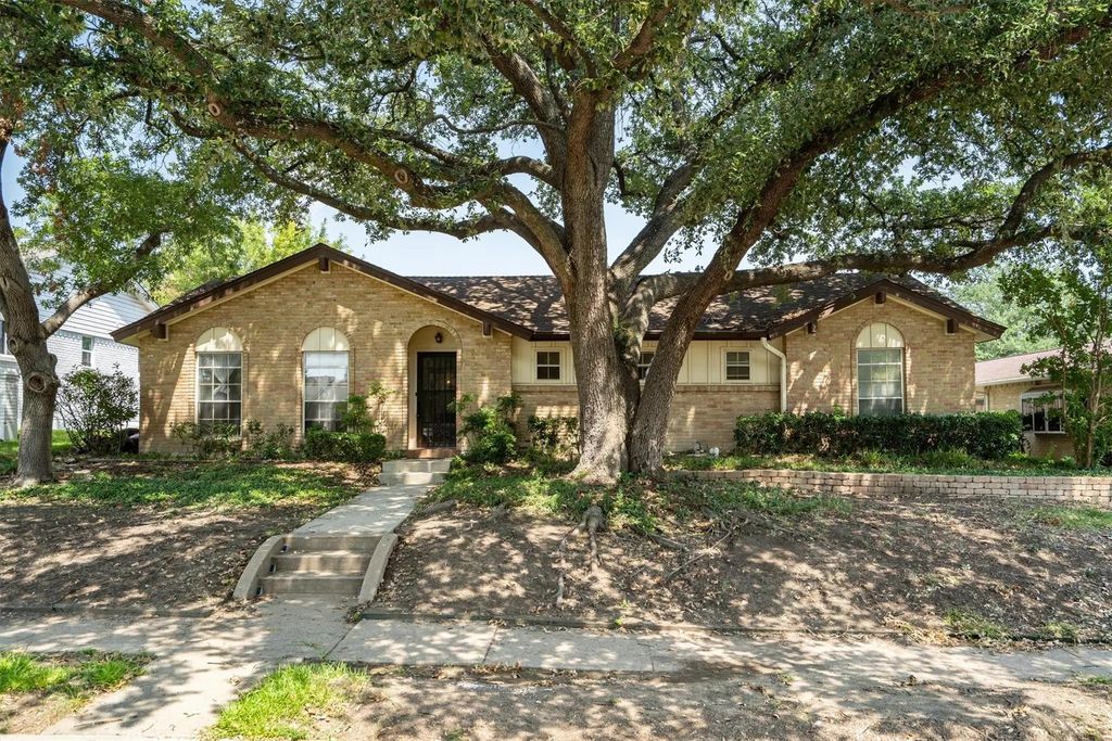 7715 El Pensador Drive, Dallas