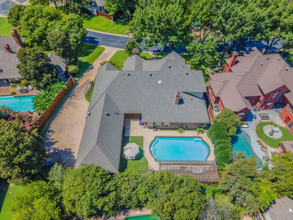 2121 Bay Club Drive, Arlington