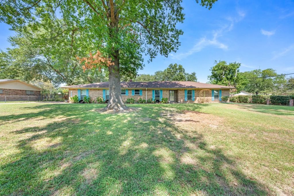 2628 Charity Road, Commerce