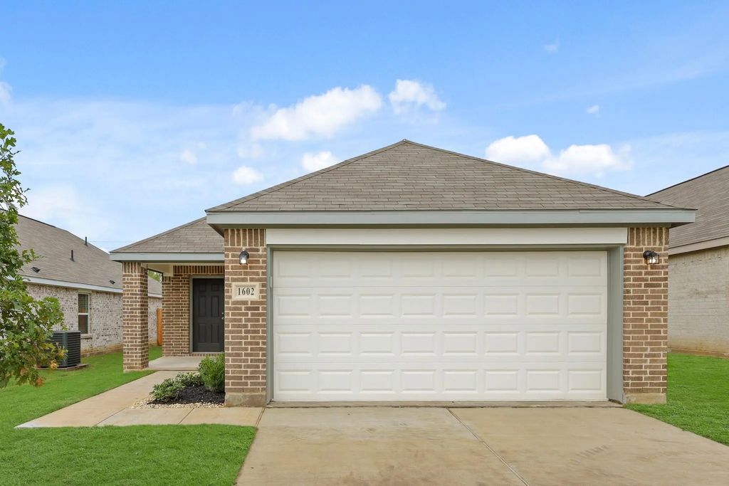 1602 Romans Road, Ennis