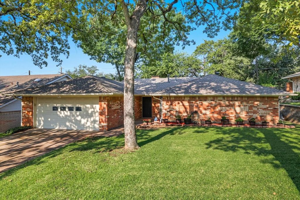 1621 Ronne Drive, Irving