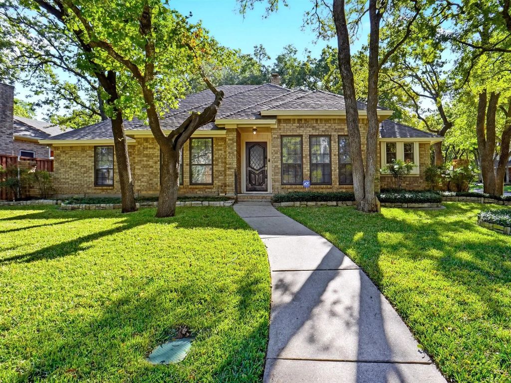 3106 Clear Lake Court, Arlington