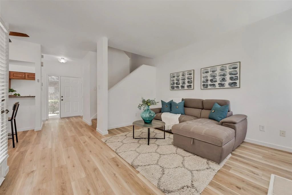 4067 Beltway Drive 101, Addison