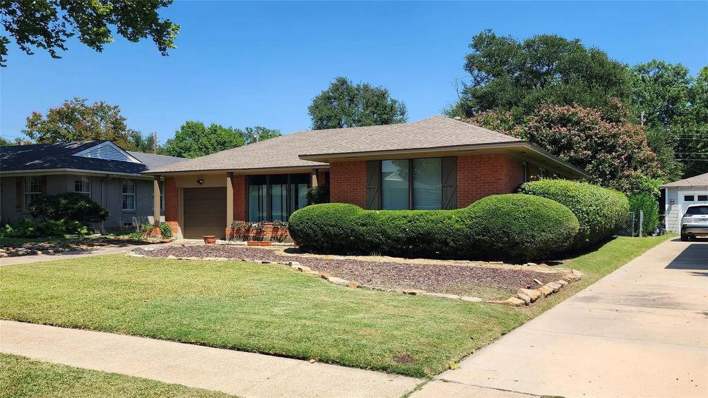 9130 Leaside Drive, Dallas