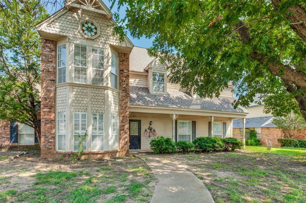 2311 Fall River Drive, Arlington