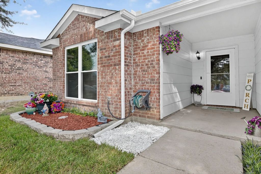 2737 Briscoe Drive, Fort Worth