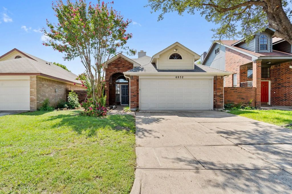 6932 Aston Drive, North Richland Hills