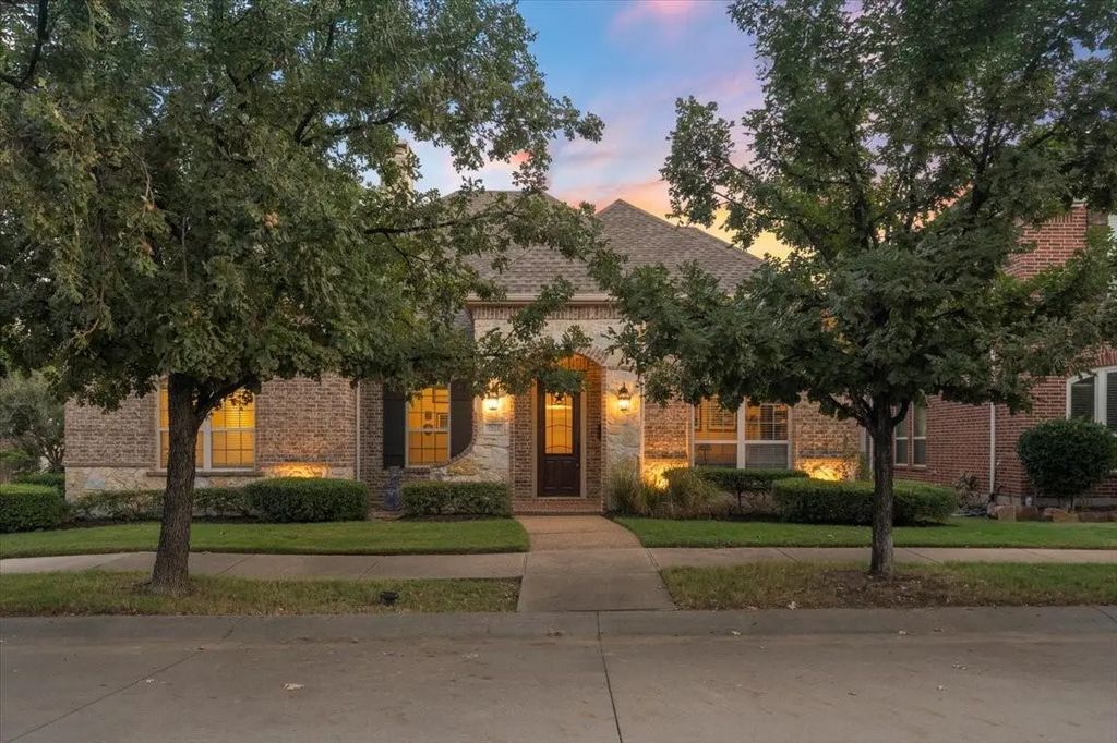 2020 London Lane, Lewisville