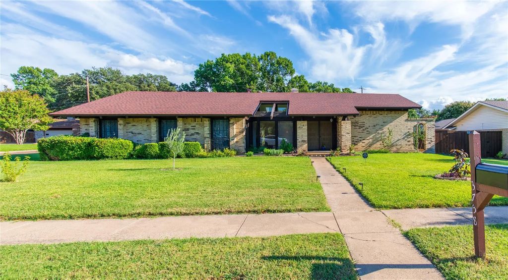 3758 Blue Trace Lane, Farmers Branch