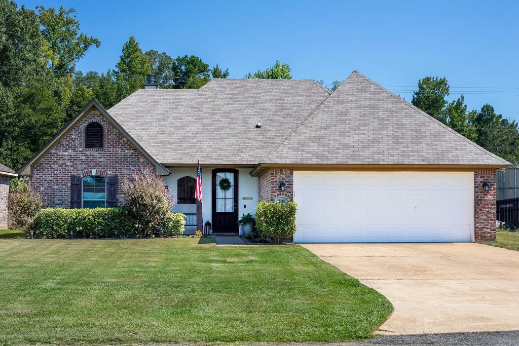 305 Camden Hill, Haughton