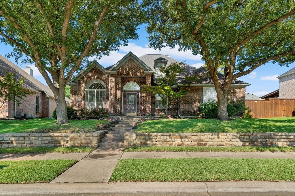 1813 Strait Lane, Flower Mound