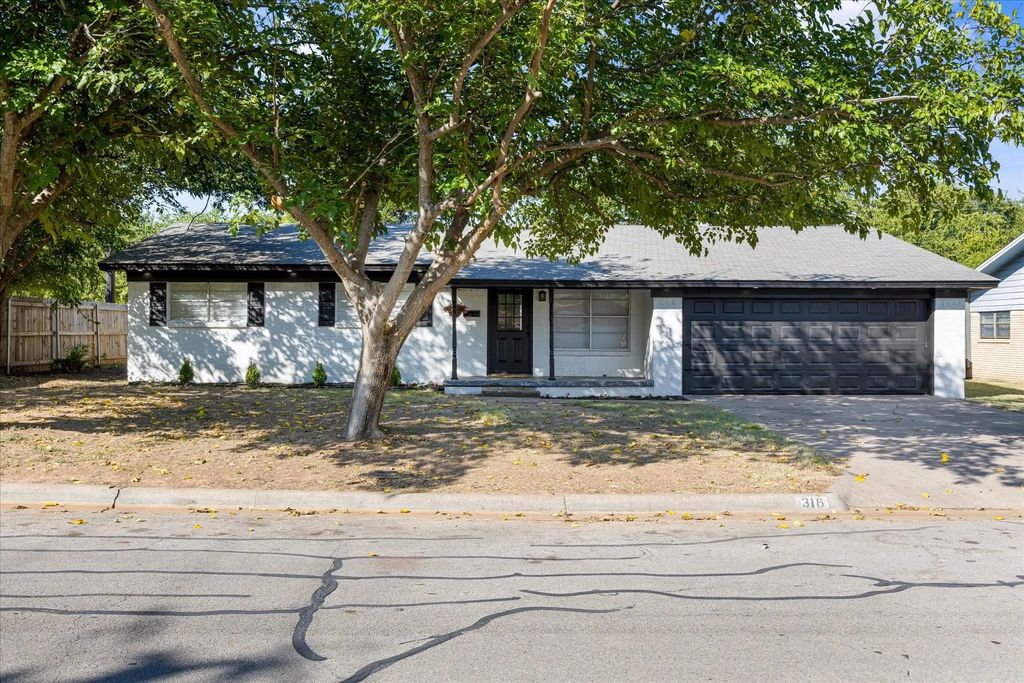 316 S Ables Street, Granbury