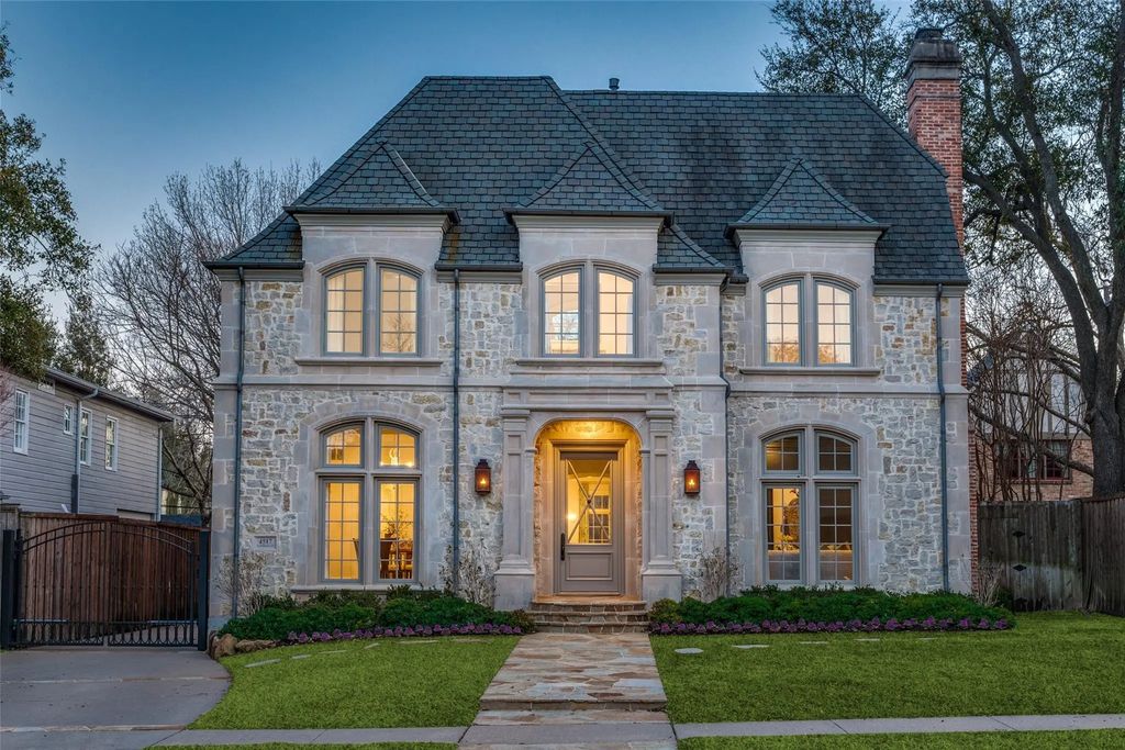 4517 N Versailles Avenue, Highland Park