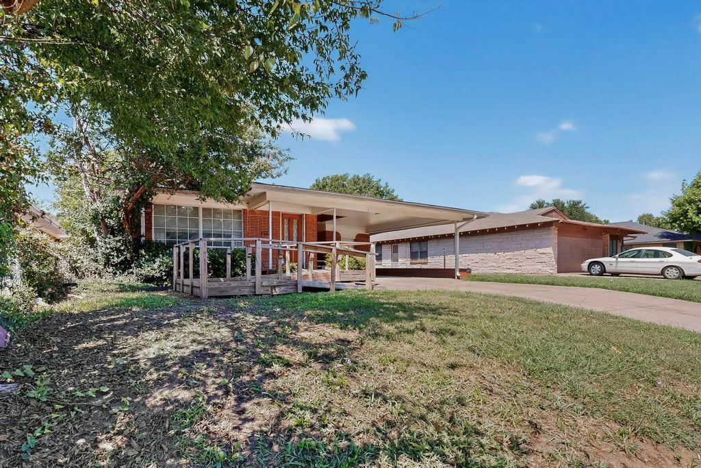 1917 S Vernon Avenue, Dallas