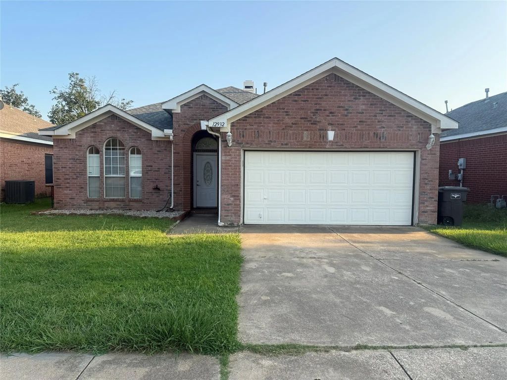 12932 Honey Locust Circle, Fort Worth