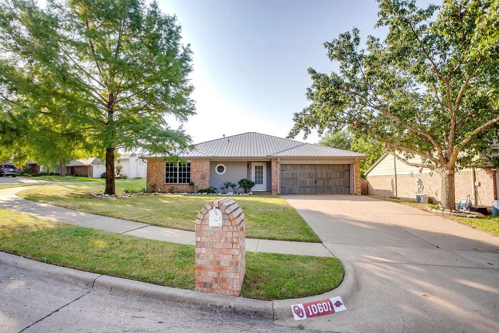 10601 Cobblestone Drive, Benbrook