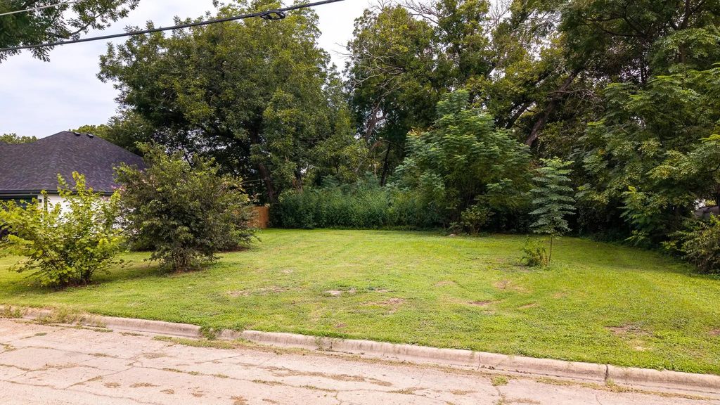 1007 E Jefferson Street, Waxahachie