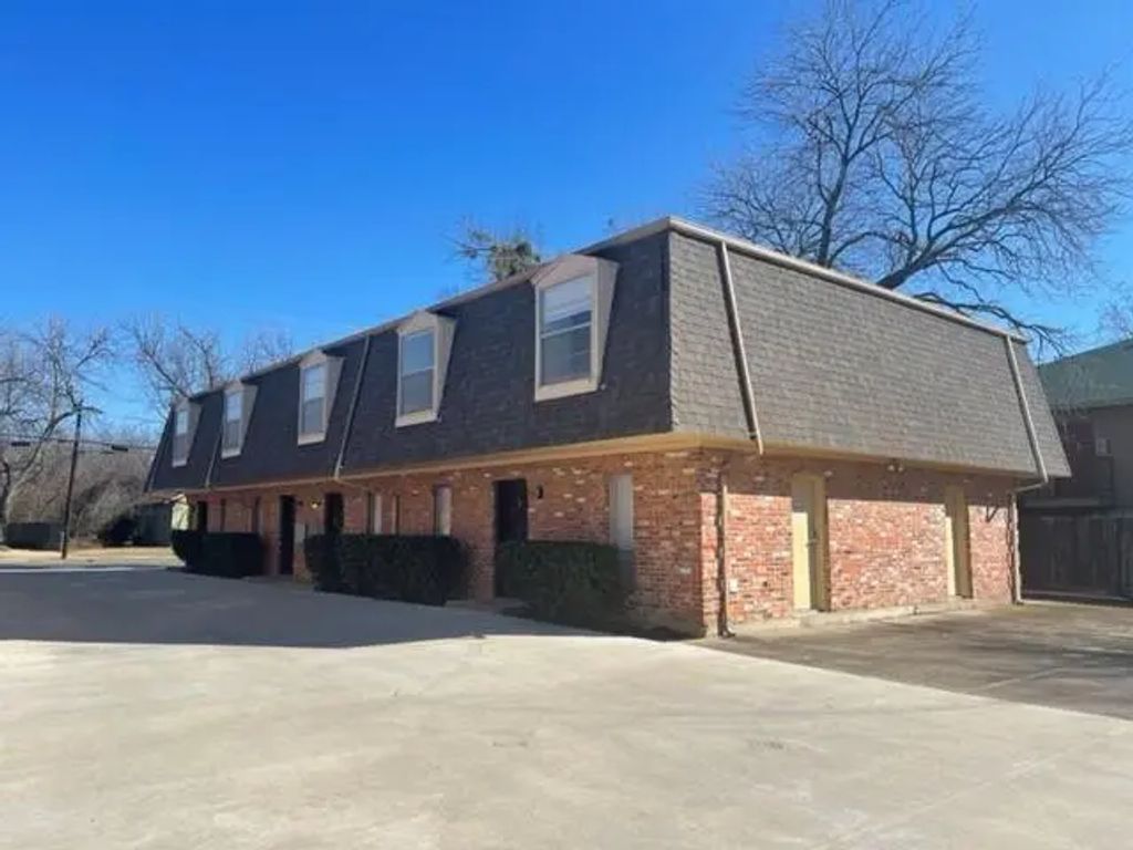 915 N Elm Street 4, Denton